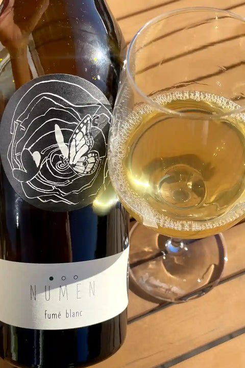 Johannes Zillinger Numen Fumé Blanc 2021 bottle and glass - Natural Wine Dealers