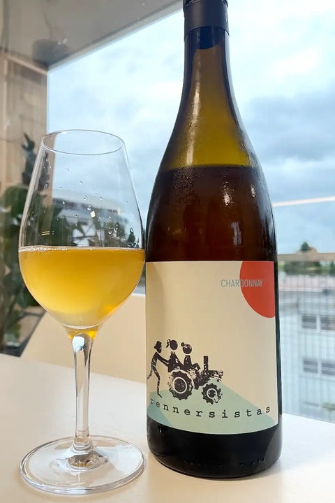 Rennersistas Chardonnay 2022 bottle and glass - Natural Wine Dealers